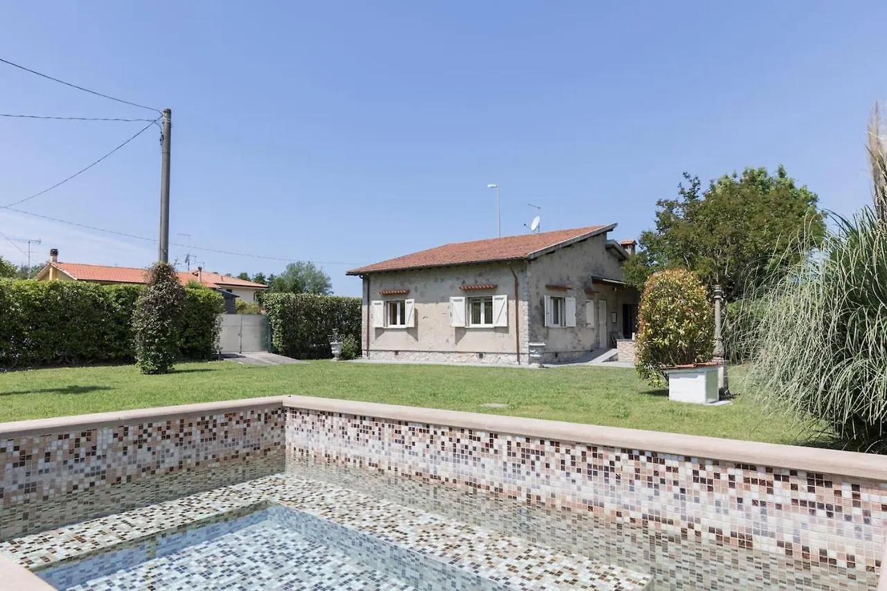 Altido 2 Bed Villa With Beautiful Garden In Forte Dei Marmi 0*,